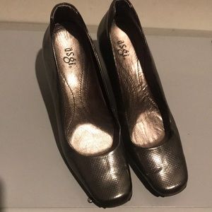 Asgi Dolce Metalic silver pumps 7M